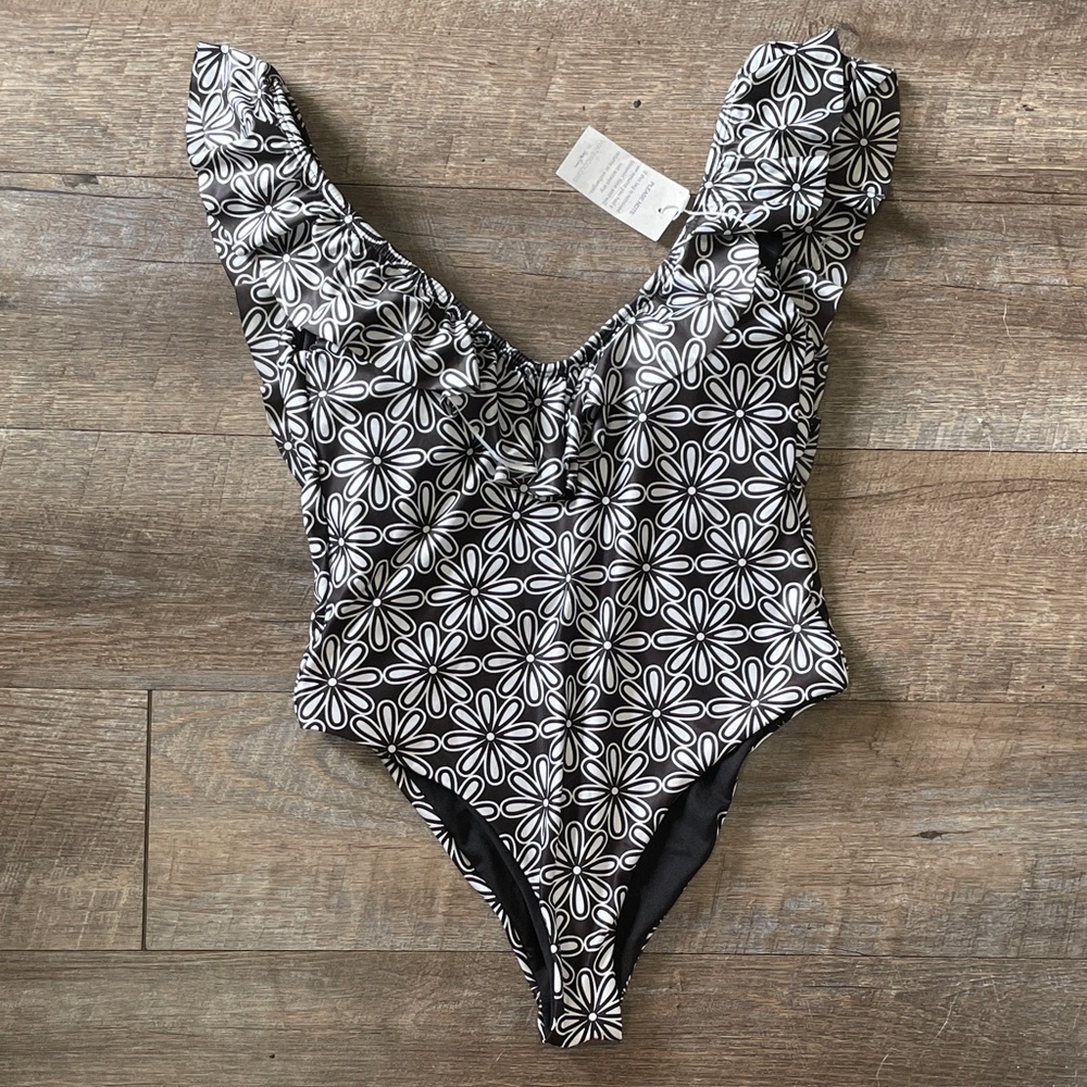 NWT Kenny Flowers Watercolors Floral Ruffle One Piece Swimsuit